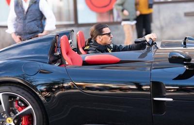 Zlatan Ibrahimovic, AMENDAT după ce a ieșit la plimbare cu ultima „bijuterie”: un super Ferrari Monza SP2 de 1,6 milioane de euro!