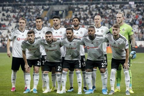8 persoane din cadrul lui Besiktas au COVID-19, inclusiv președintele și atacantul Burak Yilmaz // sursă foto: Guliver/gettyimages