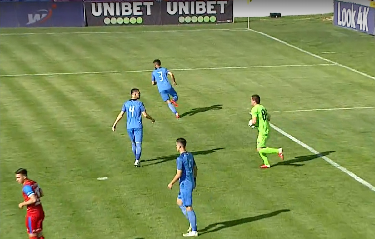 Autogol de la 20 de metri în Clinceni - Botoșani! Fază de cascadorii râsului