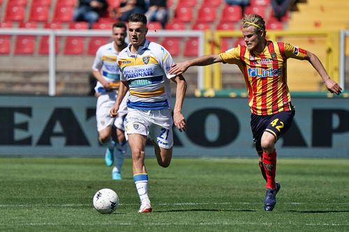 Boloca (în stânga) a jucat în 36 din cele 38 de etape disputate până acum în Serie B. A dat un gol și două pase decisive // FOTO Imago