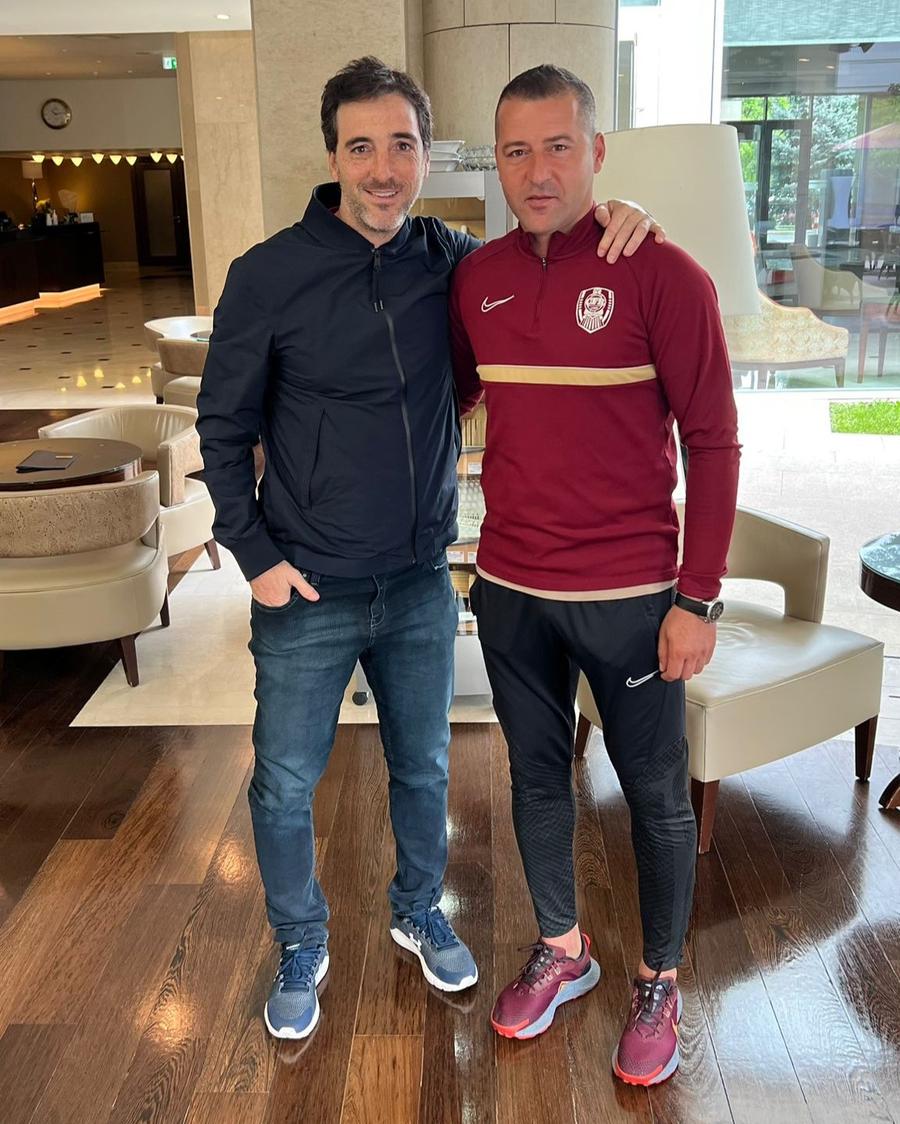 Sixto „Mumo” Peralta și Cristian Panin / FOTO: Facebook @CFR Cluj Fanii îi poartă spre titlu! FCSB o învinge pe CFR Cluj și e la un singur punct de primul loc » Calcule pentru titlu + clasamentul ACUM