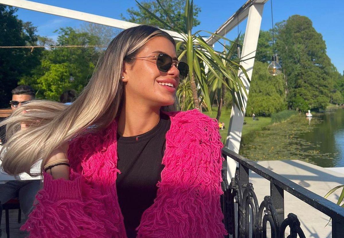 „Feblețea” lui Săndoi a plecat în vacanță, imediat după ce România a fost eliminată de la EURO » În tandrețuri cu iubita, la plajă