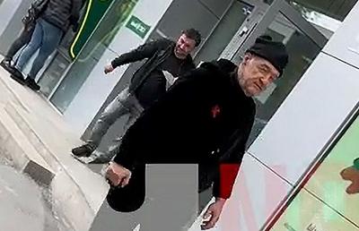 Cum a fost surprins Gigi Becali înaintea derby-ului cu CFR Cluj » A ieșit cu sacoșa de rafie din bancă, însoțit de Luțu