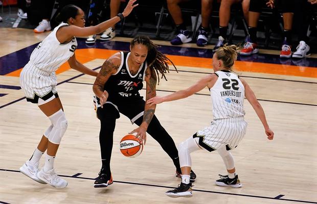 Primul meci oficial după detenția din Rusia » Brittney Griner: „Trebuie să dau jos pânzele de păianjen”