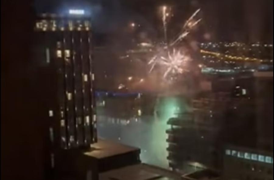 Rachetele au început să bubuie de la ora 2:00 noaptea Epic fail! Un grup de fani ai lui Arsenal a vrut să le facă noaptea albă jucătorilor lui Manchester City. Dar au greșit hotelul