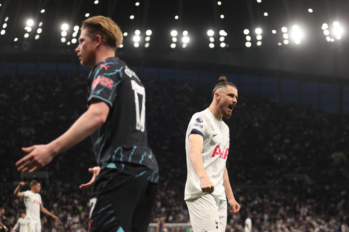 Radu Drăgușin, titular în Tottenham - Manchester City, etapa #34 din Premier League