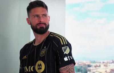 Oliver Giroud a fost prezentat la noua sa echipă! Ce star a lui AC Milan l-a îndemnat să schimbe clubul: „Mi-a zis că o să mă distrez”