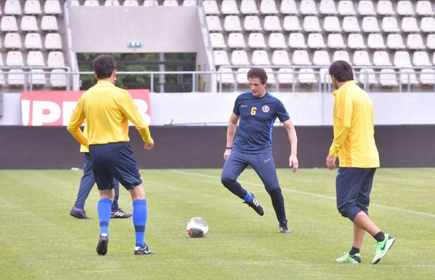 Generația de Aur a început pregătirea pentru ultima reprezentație » „Fiara” Marius Lăcătuș a stârnit hohote de râs: „Salvarea unde e?”
