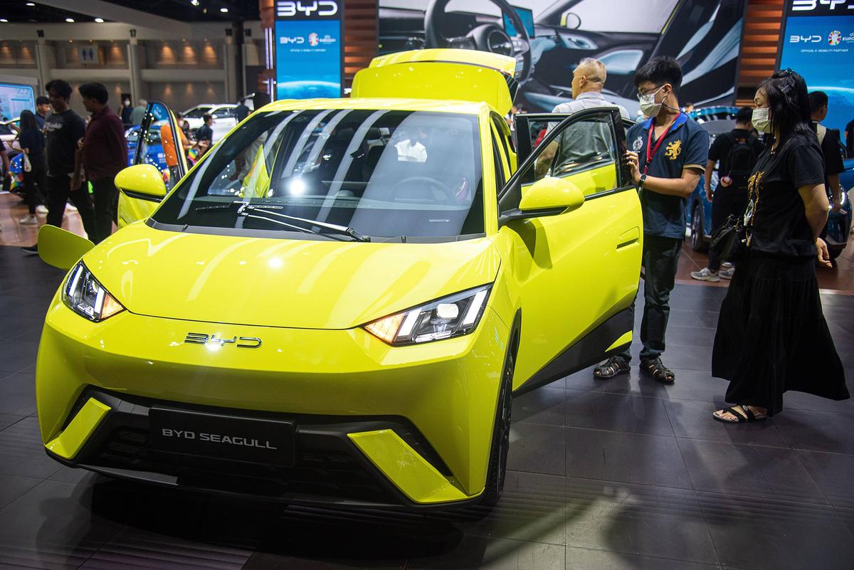 BYD Dolphin Surf s-a lansat oficial în România! Care sunt cele trei modele din gamă și cât costă „mașina urbană a anului 2025”