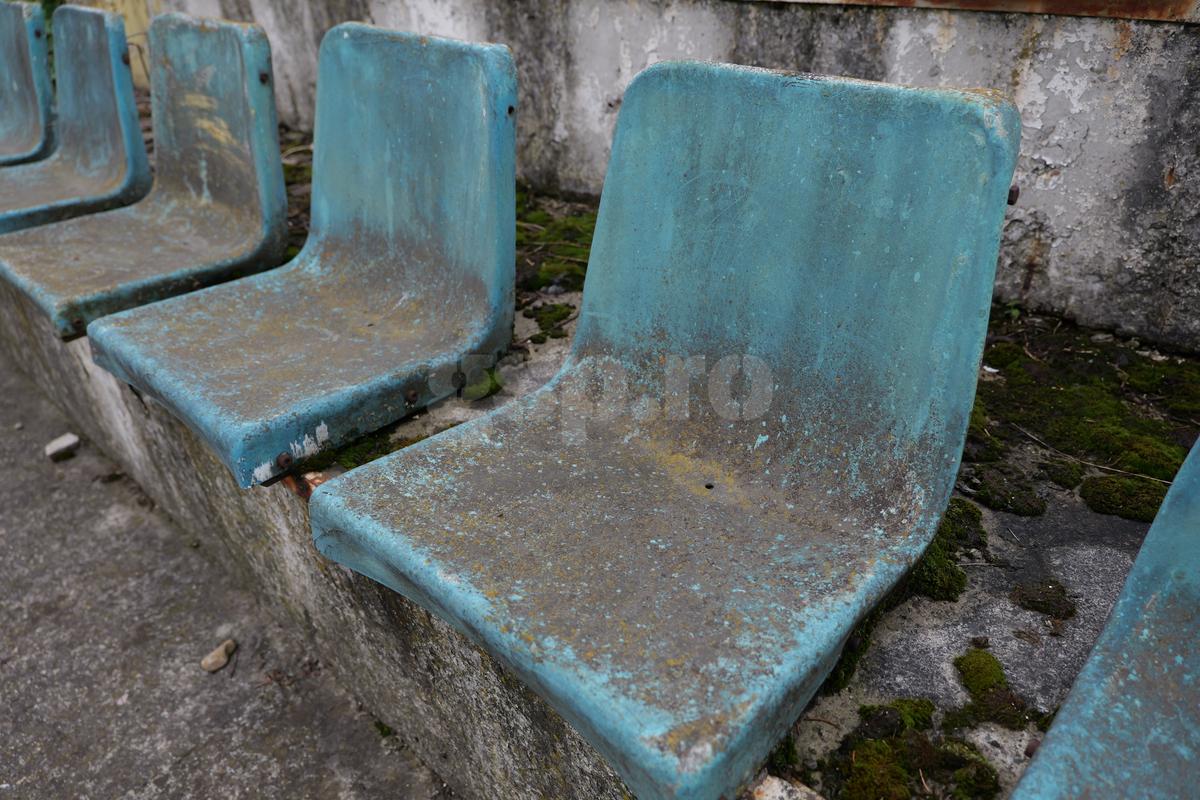 Fotbalul renaște la periferia orașului care dădea echipă în Liga 1 » Vechiul stadion e în paragină, înghițit de natură!