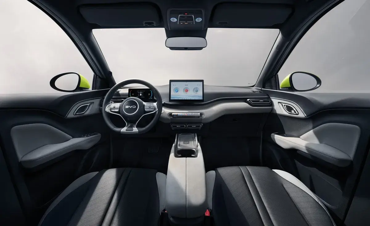 „Delfinul” intră pe piața din România! Cât costă „Mașina urbană a anului 2025” de la Salonul Auto din New York