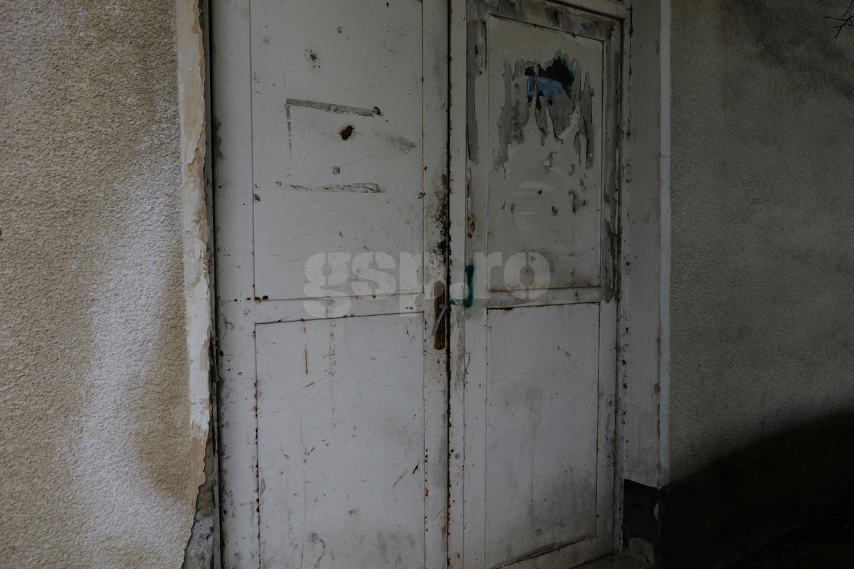 Fotbalul renaște la periferia orașului care dădea echipă în Liga 1 » Vechiul stadion e în paragină, înghițit de natură!