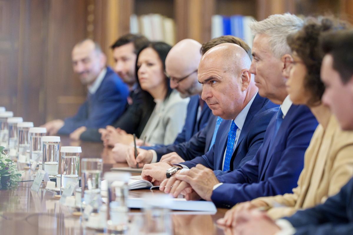 Dan Șucu a fost decorat de Ilie Bolojan, președintele interimar al României