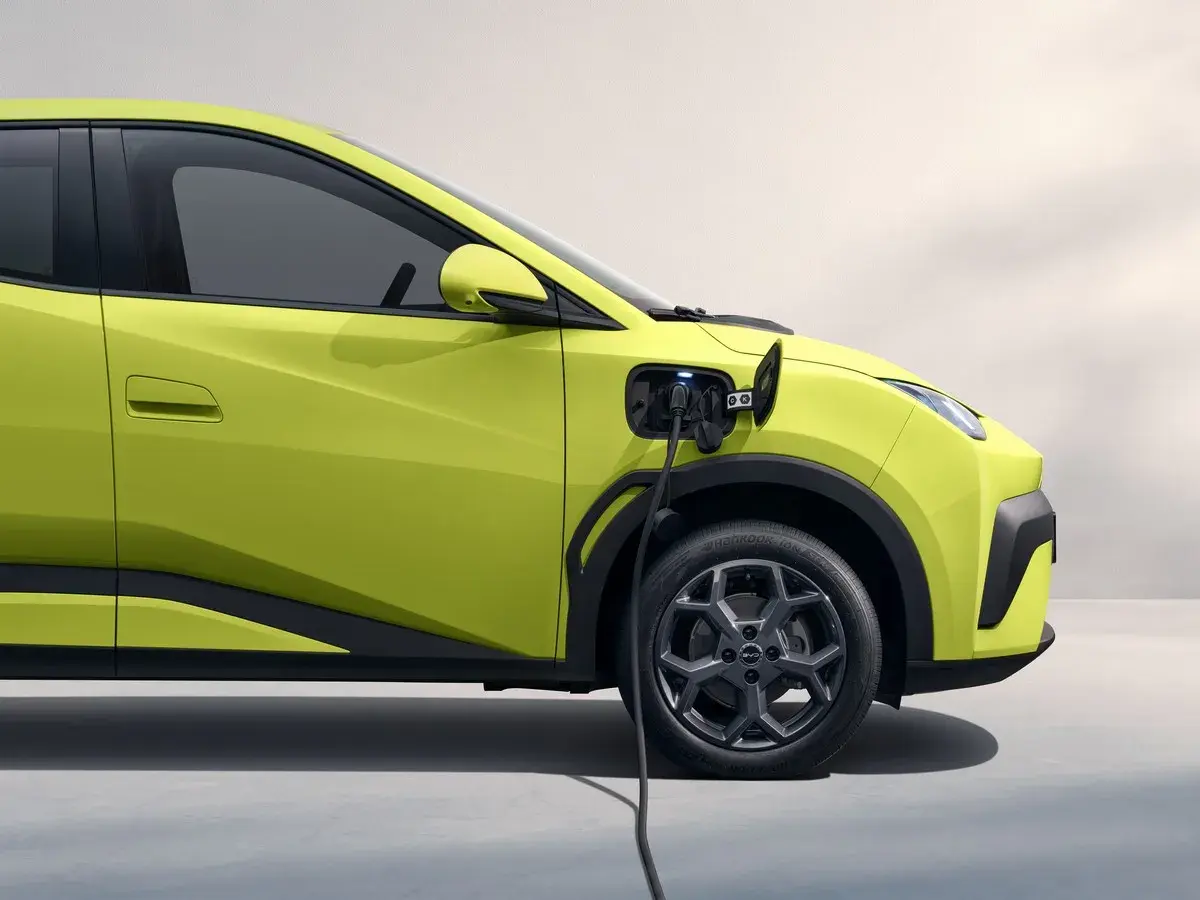 BYD Dolphin Surf s-a lansat oficial în România! Care sunt cele trei modele din gamă și cât costă „mașina urbană a anului 2025”
