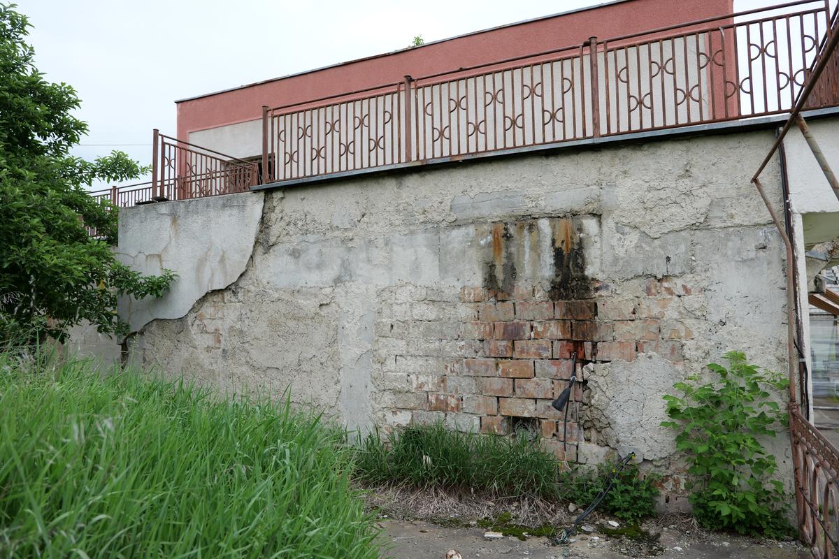 Fotbalul renaște la periferia orașului care dădea echipă în Liga 1 » Vechiul stadion e în paragină, înghițit de natură!
