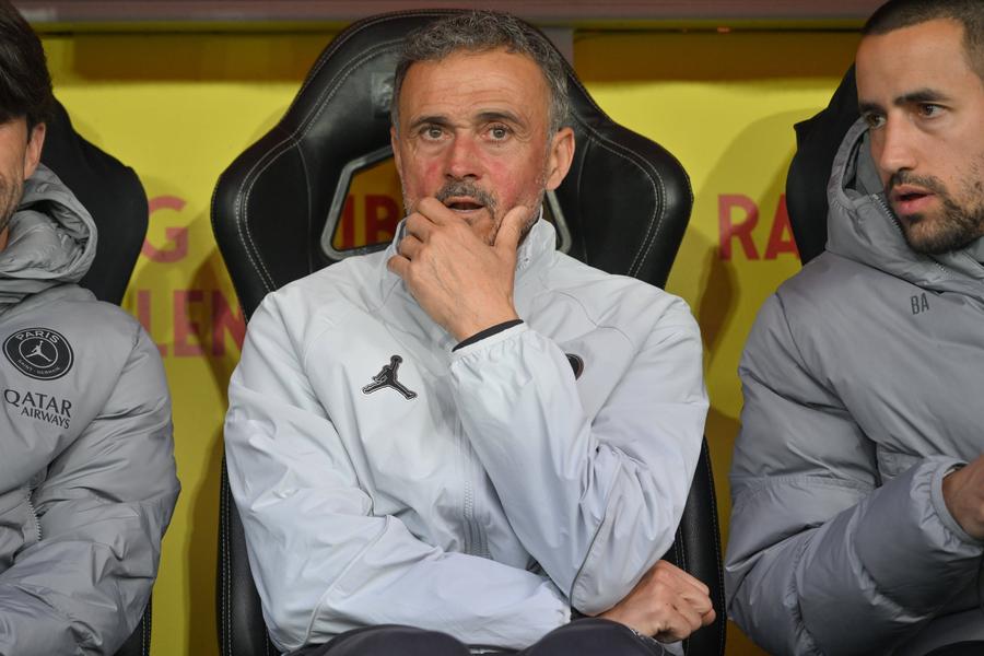 Luis Enrique în timpul meciului cu Lens Luis Enrique, după ce a redevenit campion cu PSG: „Acest titlu a fost cel mai greu de obținut”