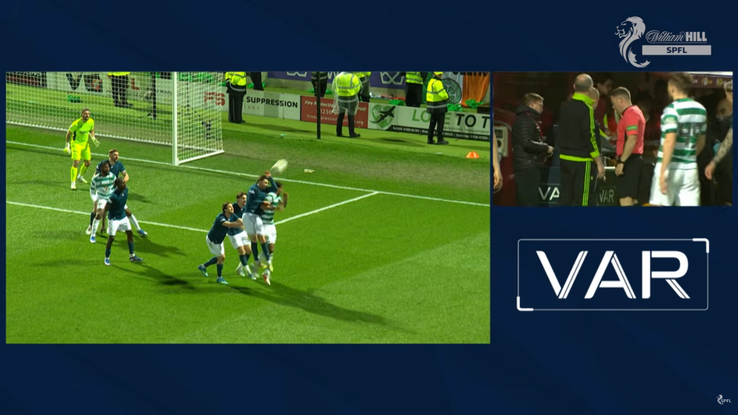 Un penalty controversat poate decide titlul în Scoția / foto: captură YouTube @SPFL