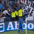 suporteri au afișat bannere cu mesaje precum „Florentino, pleacă acum!” sau „Florentino, ești vinovat!”, critici directe la adresa conducerii. Forțele de ordine au intervenit în forță și au îndepărtat mesajele.