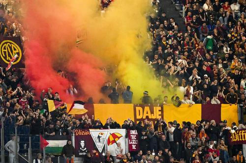 Fanii Romei amenință cu un boicot dacă meciul cu Lazio va fi disputat luni / Foto: Imago