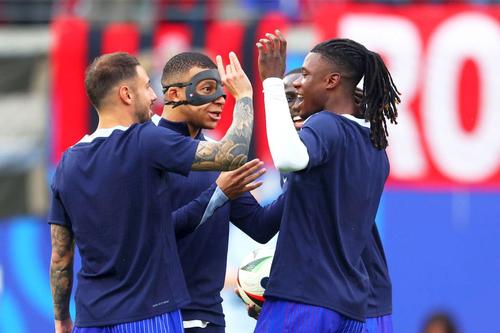 Eduardo Camavinga, dreapta imaginii, lăsat în afara lotului / FOTO: GettyImages