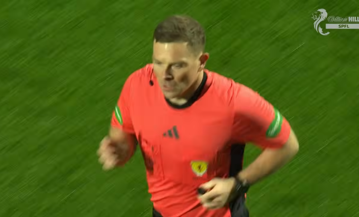 Un penalty controversat acordat în minutul 90 poate decide titlul » Gary Lineker: „Cea mai proastă decizie pe care am văzut-o vreodată”