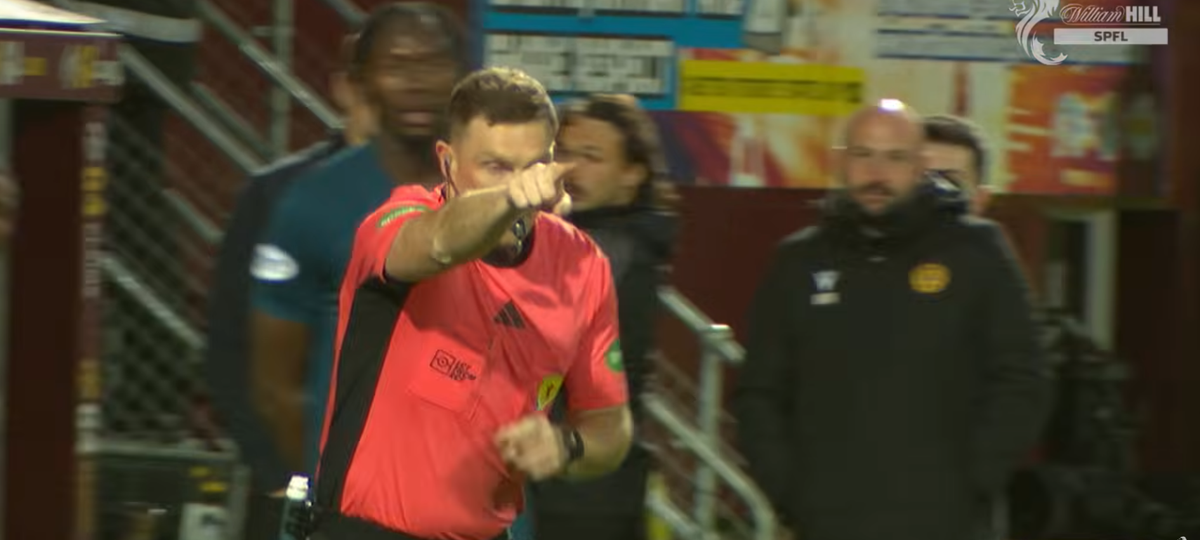 Un penalty controversat acordat în minutul 90 poate decide titlul » Gary Lineker: „Cea mai proastă decizie pe care am văzut-o vreodată”