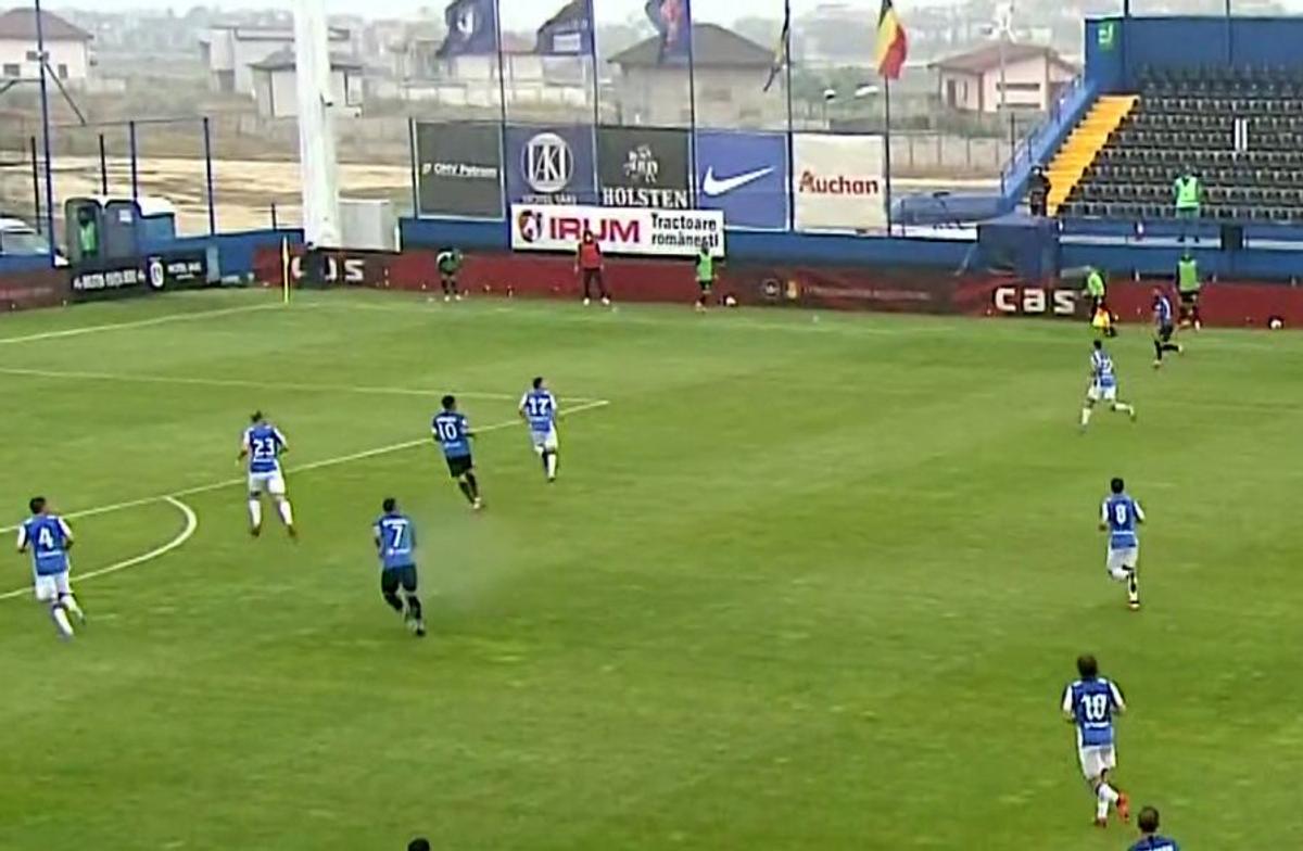 FOTO Imagini inedite de la Viitorul - Poli Iași: ce făcea un steward pe margine