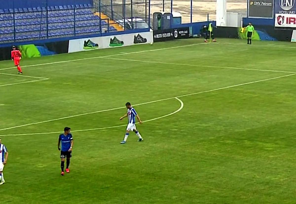FOTO Imagini inedite de la Viitorul - Poli Iași: ce făcea un steward pe margine