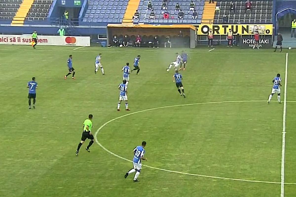 FOTO Imagini inedite de la Viitorul - Poli Iași: ce făcea un steward pe margine