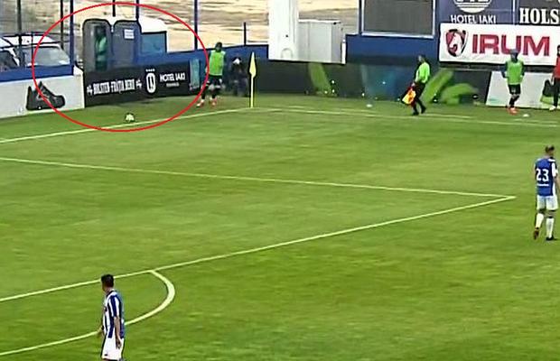 FOTO Imagini inedite de la Viitorul - Poli Iași: ce făcea un steward pe margine