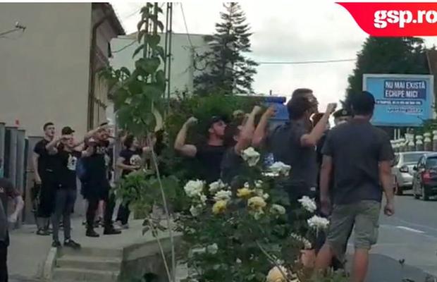 CFR CLUJ - FCSB. Imagini VIDEO de la trimișii GSP: ultrașii campioanei și-au făcut apariția la stadion