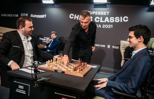 Trofeul Superbet Chess Classic e foarte aproape să plece în Azerbaidjan, dar o răsturnare de situație încă mai e posibilă în Runda a IX-a