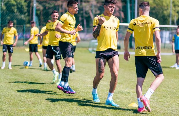CFR Cluj pleacă în cantonament fără 3 nume importante » Care e situația fotbaliștilor intrați în dizgrația lui Petrescu