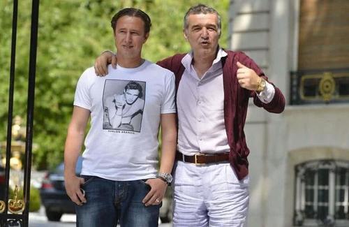 Gigi Becali (63 de ani), finanțatorul celor de la FCSB, a comentat plecarea lui Laurențiu Reghecampf (46 de ani) de la CS Universitatea Craiova.