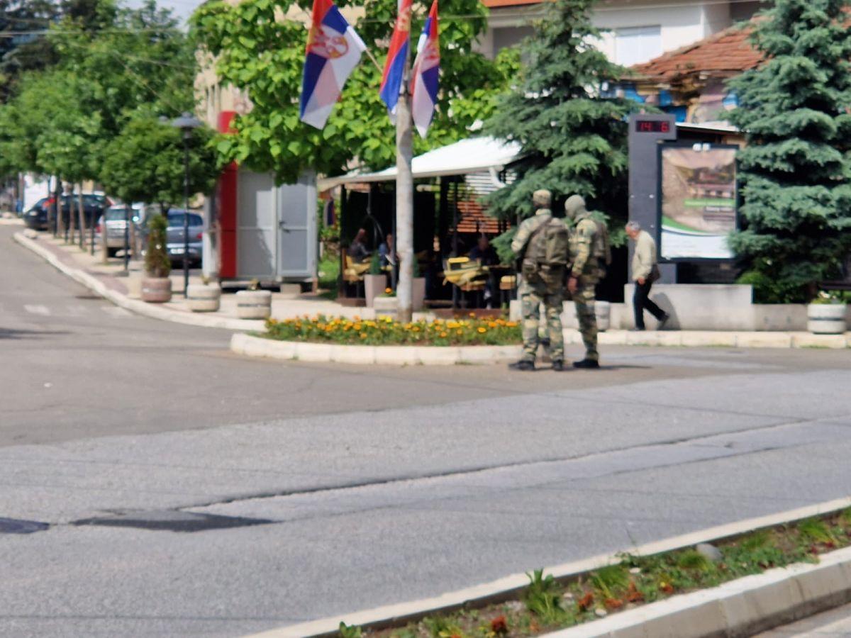 Trei țări într-una singură » Înainte de Kosovo - România, reporterul GSP a ajuns în locul pe care MAE ne-a sfătuit să îl evităm. De ce voia UEFA să mute meciul? Realitatea e cu totul alta