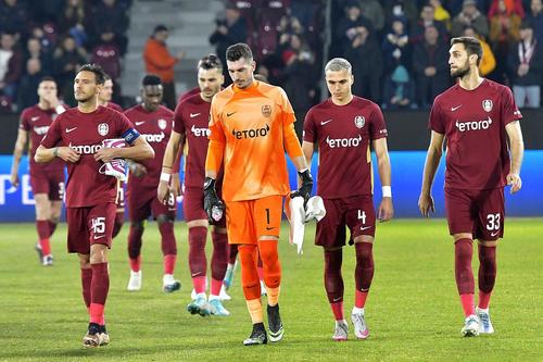 Denis Kolinger, primul din dreapta // foto: Imago Images