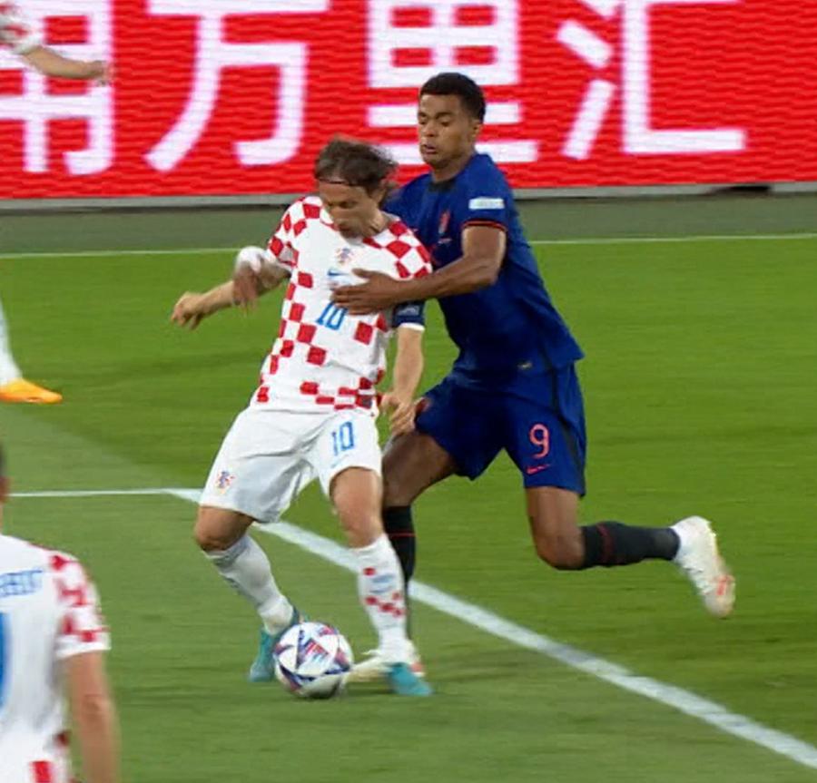 Malen îl trage ușor pe Modric Ar trebui să ne întrebăm de ce Modric e atât de bun și proaspăt la 37-38 de ani. E gena, e știința sau e altceva?