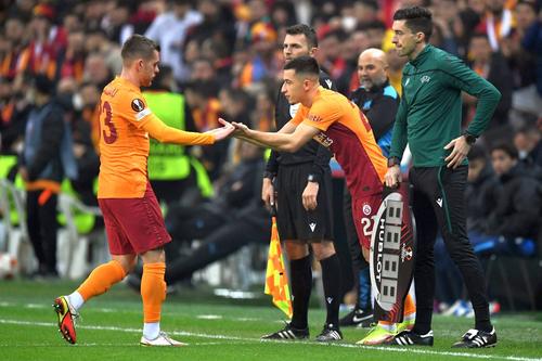 Alexandru Cicâldău și Olimpiu Moruțan, în tricoul lui Galatasaray. 
Foto: Imago