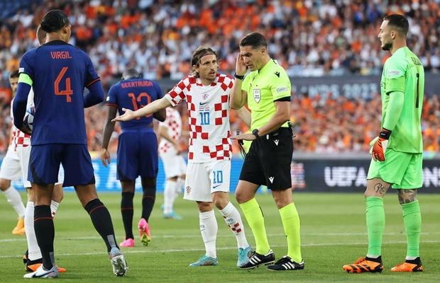 Istvan Kovacs, semifinală complicată în Liga Națiunilor » 6 goluri, răsturnări și 2 penalty-uri dictate în Olanda - Croația