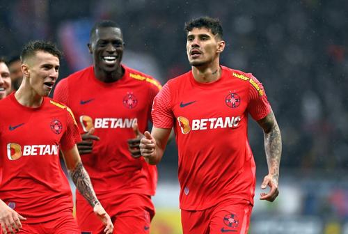 Fostul internațional Basarab Panduru (52 de ani) a analizat sezonul făcut de Octavian Popescu (20 de ani) la FCSB. 
Foto: Imago