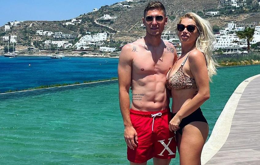 Iulian Roșu și soția, Gabriela, în Grecia