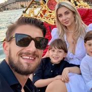 Neluț Roșu și familia în Veneția