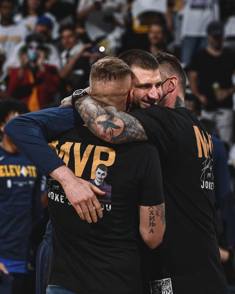 Nikola Jokic și frații săi într-o imagine din 2021 Baschet cu suzetă » Nikola Jokic s-a inspirat de la frații lui + când a întâlnit pentru prima dată pe cineva din NBA
