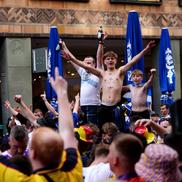 Curg râuri de bere în Marienplatz și Odeonsplatz, unde scoțienii se simt foarte bine / Foto: Imago