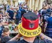 Curg râuri de bere în Marienplatz și Odeonsplatz, unde scoțienii se simt foarte bine / Foto: Imago