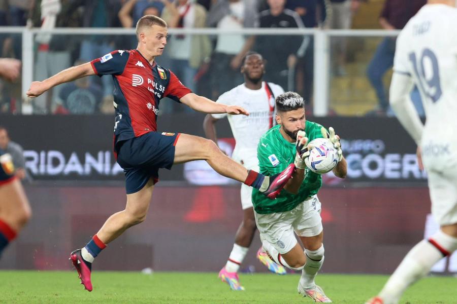 Albert Gudmundsson în acțiune la Genoa la un meci Genoa - AC Milan 0-1 / Foto: Imago Dan Șucu se zgârcește și la Genoa » Ce a făcut cu banii puși în cont de Fiorentina
