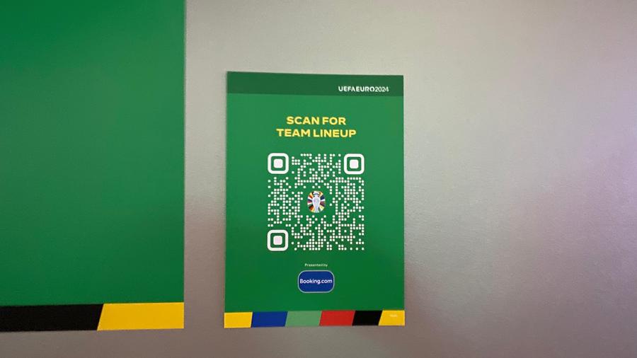 Echipele de start vin prin cod QR Foto: Andrei Crăițoiu Au băut mai multă bere decât apă » 10 detalii observate de reporterul GSP la Germania - Scoția: covrigul fermecat + ai fumat, te-au amendat!