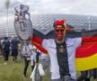 Nemții și scoțienii încep să-și facă apariția în stadion / Sursă foto: Imago Images