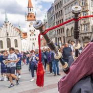Curg râuri de bere în Marienplatz și Odeonsplatz, unde scoțienii se simt foarte bine / Foto: Imago