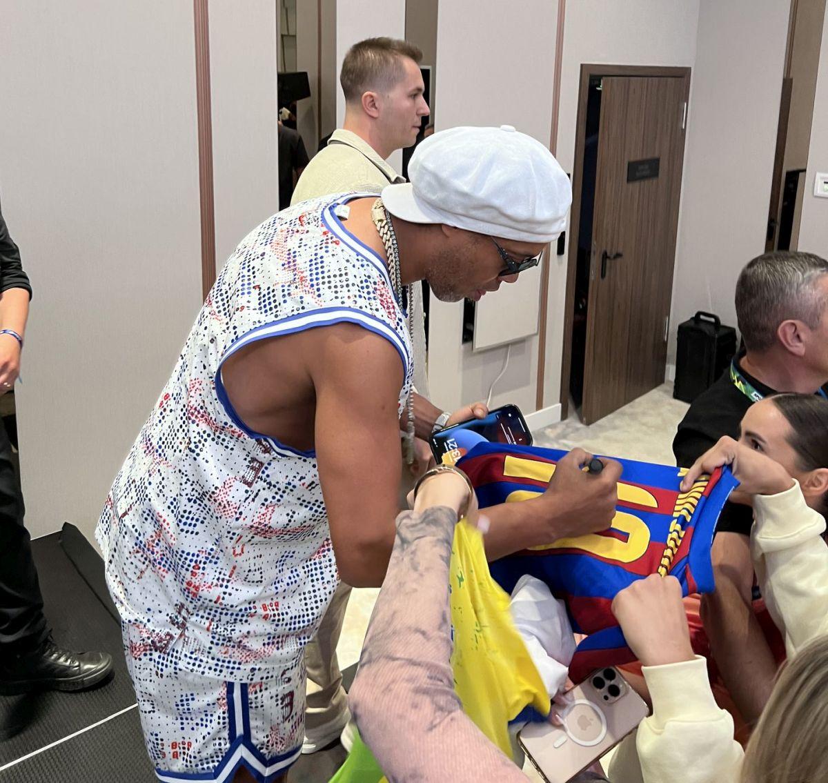 „Vrăjitorul” sfios a „topit” Clujul » După 24 de ore în România, Ronaldinho și-a spus primele impresii și a răspuns la întrebarea GSP: „Nici în cel mai îndrăzneț vis nu mă gândeam!”